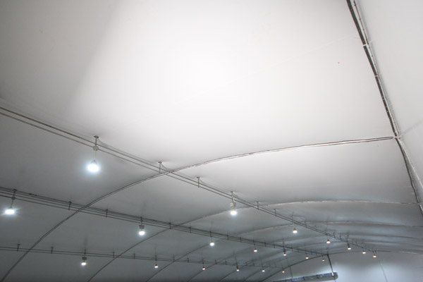 成都膜结构透光性选择：光影交织，构筑现代建筑之美